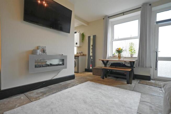 4 bed Semi-Detached for sale Image 8