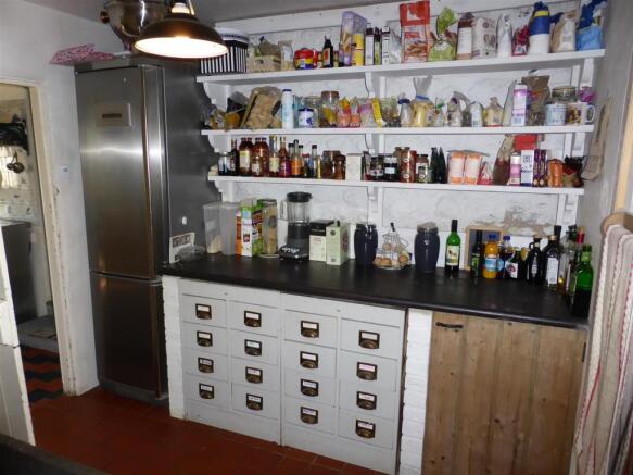 PANTRY/UTILITY ROOM