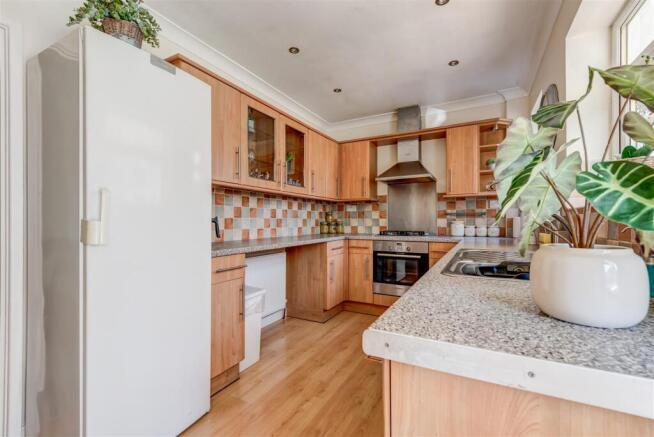 3 bed Semi-Detached for sale Image 10