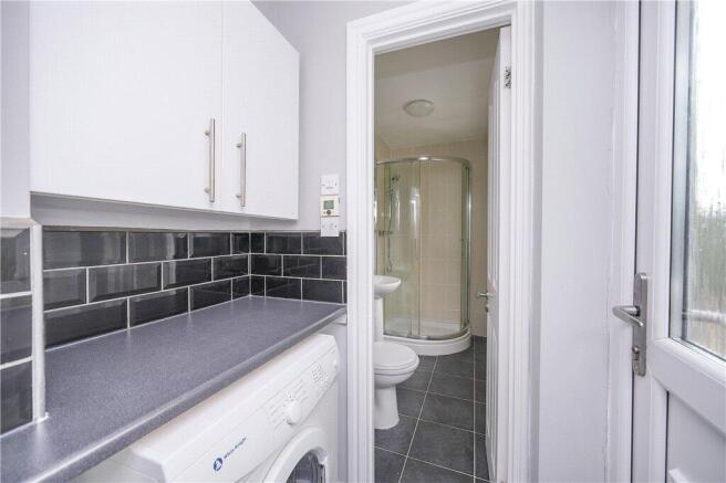 2 bed Terraced to rent Image 5