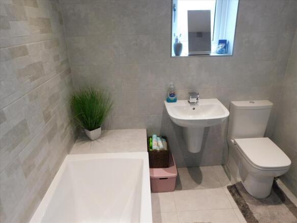 FAMILY BATHROOM