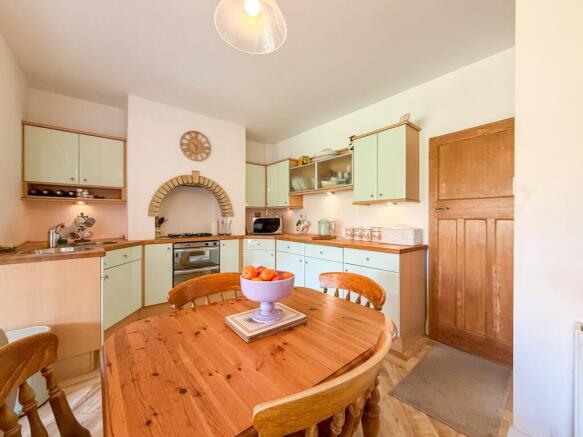 3 bed Semi-Detached for sale Image 6
