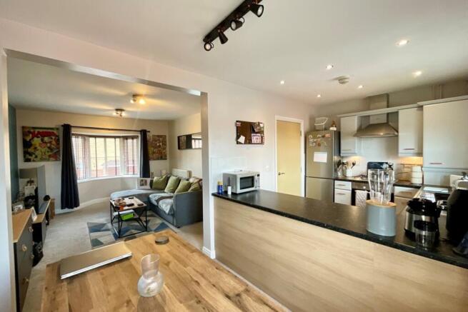 2 bed Flat for sale Image 6