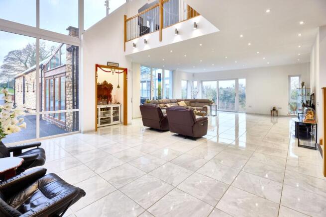 8 bed Detached for sale Image 6