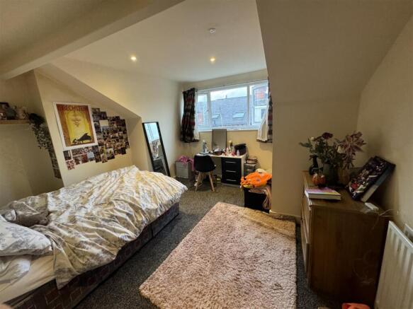 5 bed Terraced to rent Image 7