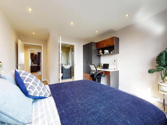 3 bed Apartment to rent Image 11