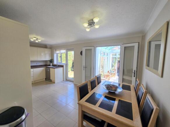 KITCHEN/DINER