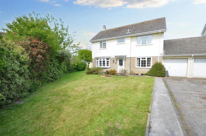 3-bed detached on Mawnan Smith, £485,000