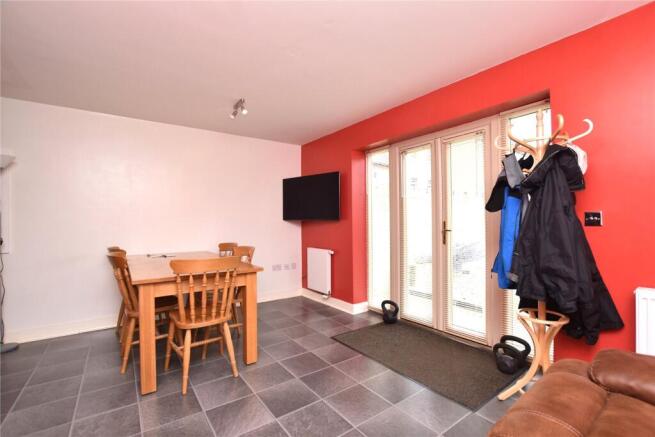 4 bed Link Detached House for sale Image 4
