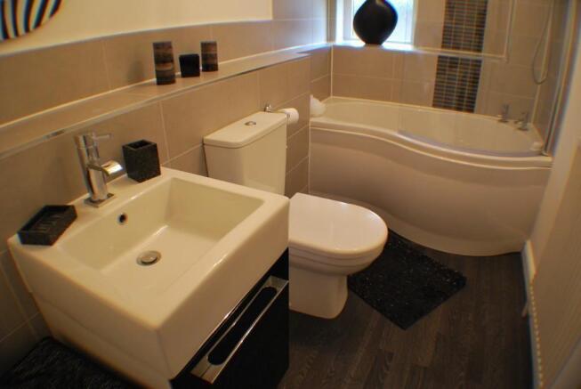 FAMILY BATHROOM