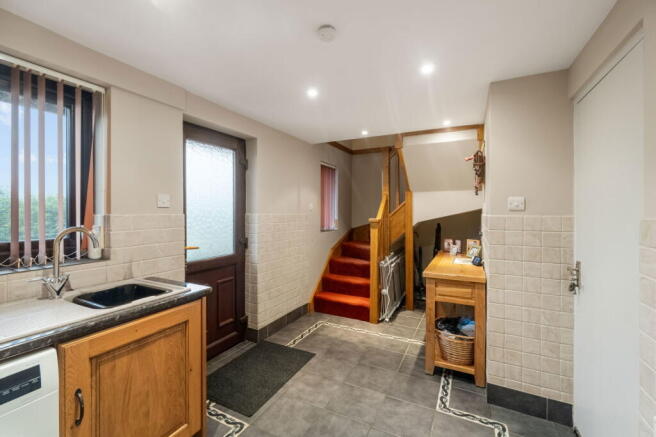 5 bed Detached for sale Image 9