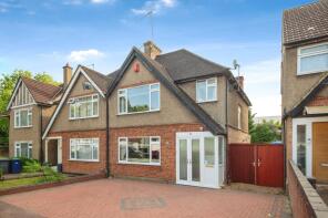 28, Elmer Gardens, Edgware HA8 9AR