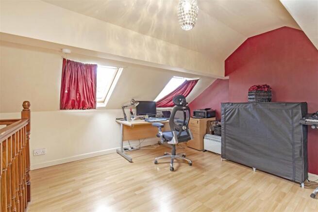 4 Hallowes Rise-3.jpg