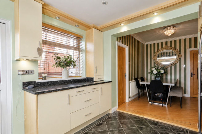 3 bed Terraced for sale Image 6
