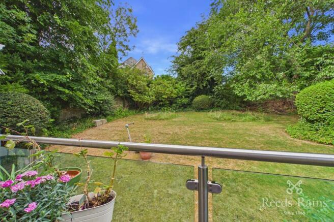 2 bed Apartment for sale Image 6