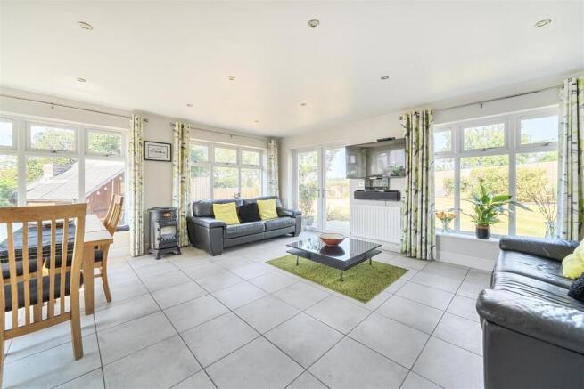 8 Foxcovert Drive, Roade (11).jpg