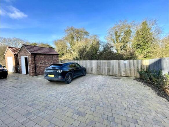 2 bed Apartment to rent Image 12