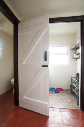 Rear Lobby/Cloakroom/Utility Space