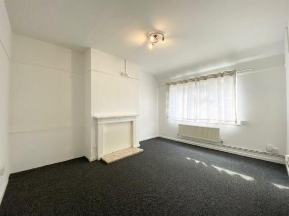Living room 2.jpg
