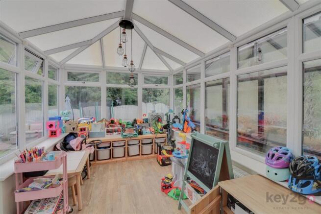 3 bed Semi-Detached for sale Image 9