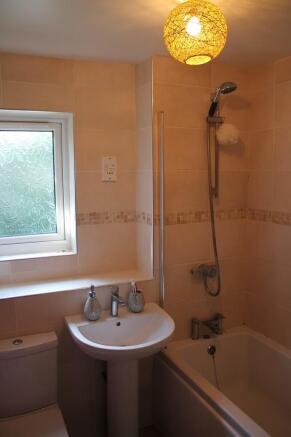 Bathroom (Main)