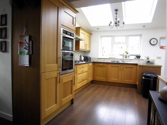 KITCHEN/DINING ROOM