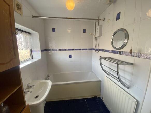 3 bed Semi-Detached to rent Image 5
