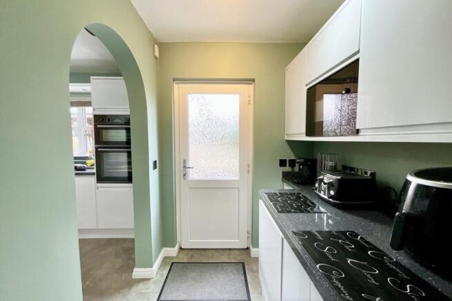 4 bed Detached for sale Image 9