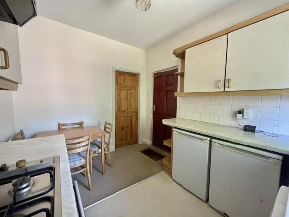 3 bed Terraced to rent Image 8