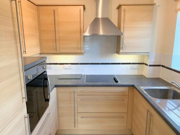 2 bed Apartment for sale Image 6