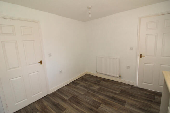 3 bed Semi-Detached to rent Image 5