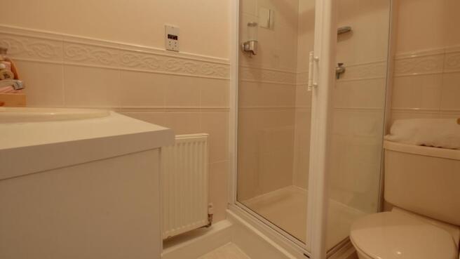 Ensuite to Bed 2