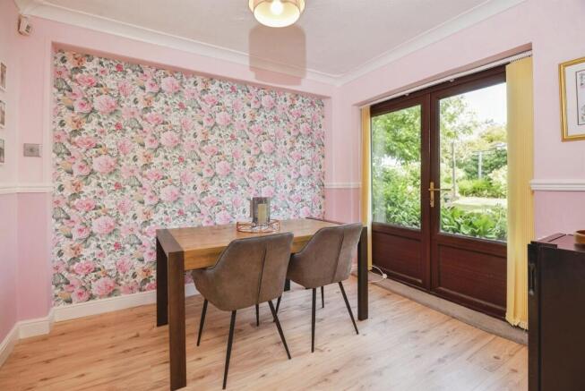 4 bed Detached for sale Image 4