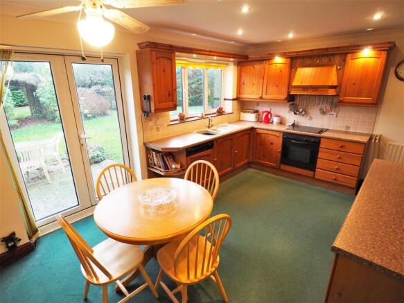 Spacious Dining Kitchen 488