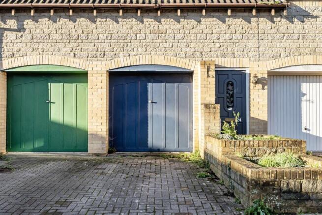 Garage / Parking