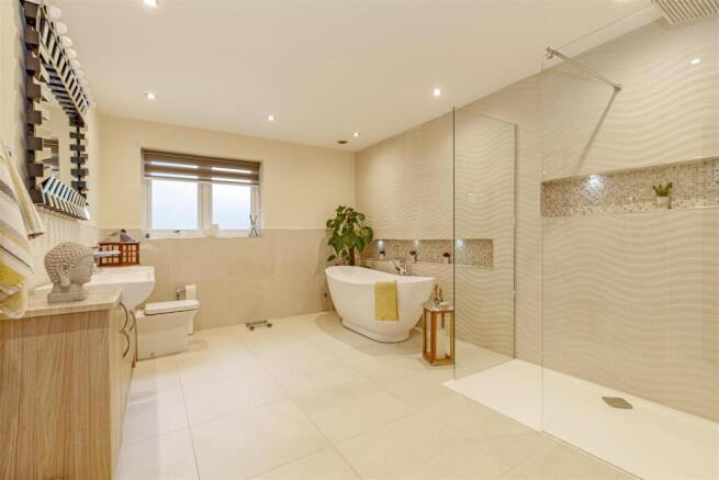 Splendid Family Bathroom