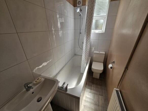 3 bed House to rent Image 4