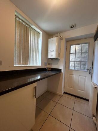 4 bed Detached to rent Image 6