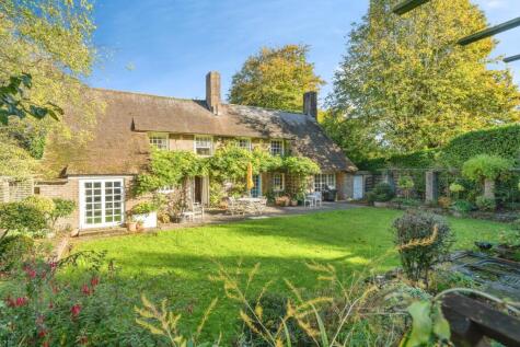 Cobham Road, Fetcham, Leatherhead, Surrey, KT22