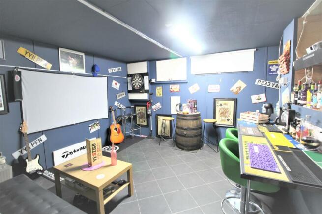 Basement Room/Bar