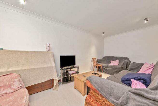21ErringtonClose-7.jpg