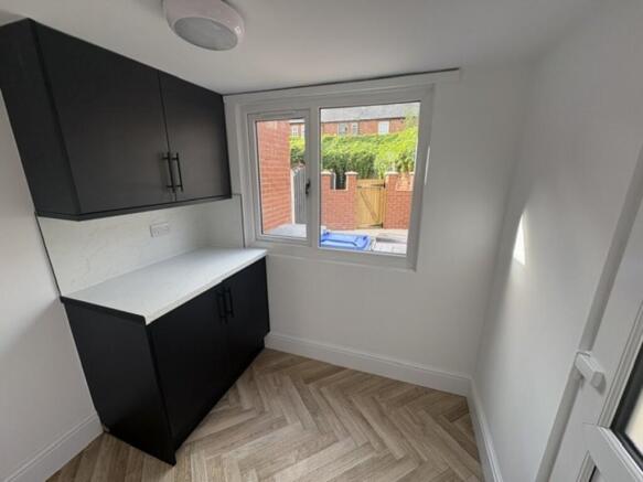 2 bed Terraced to rent Image 6