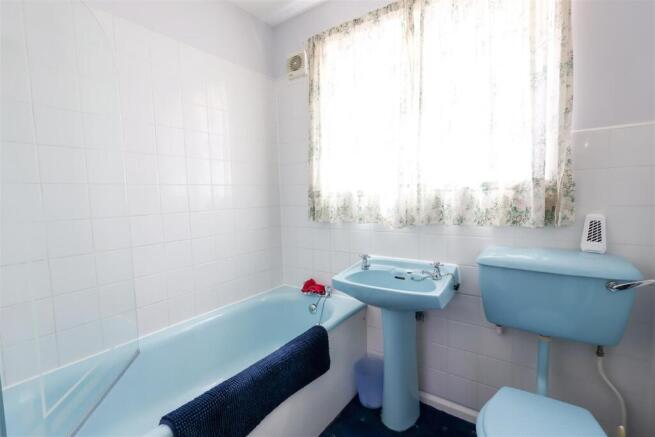 4 bed Detached for sale Image 7
