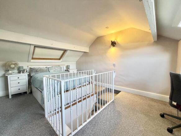 3 bed Terraced for sale Image 10