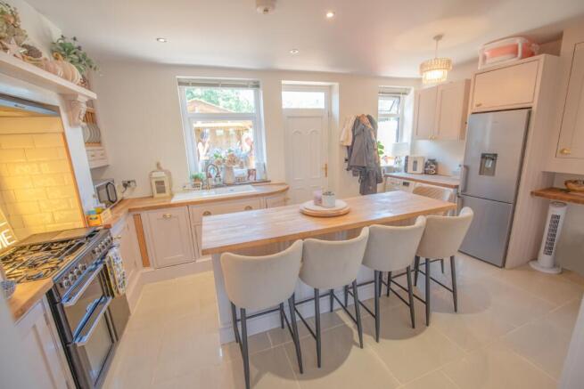 3 bed Town House to rent Image 5