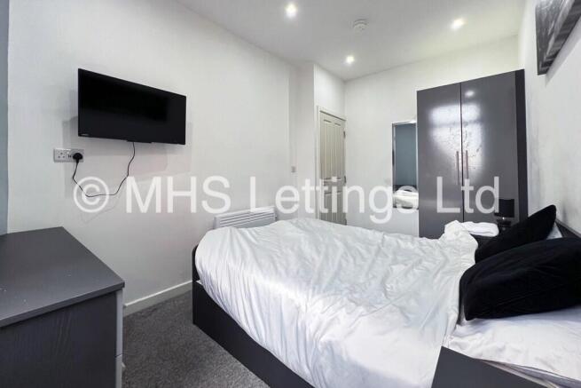 2 bed Apartment to rent Image 5