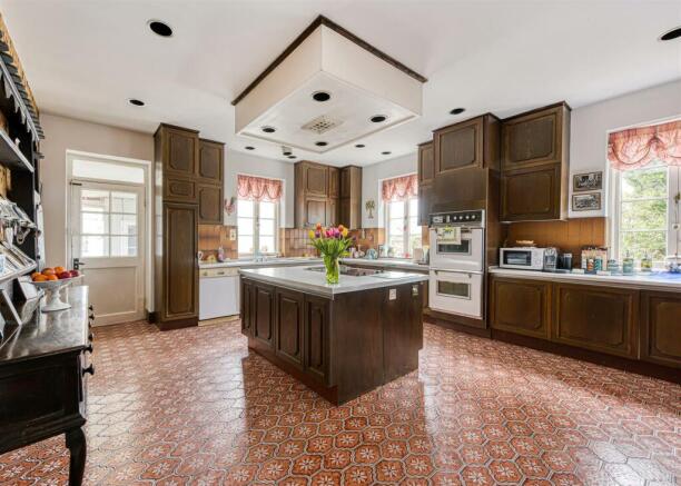 The Oaklands-kitchen2.jpg