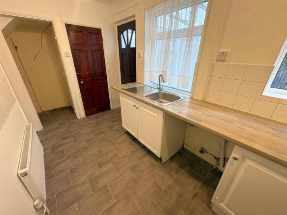 Kitchen 2.jpeg