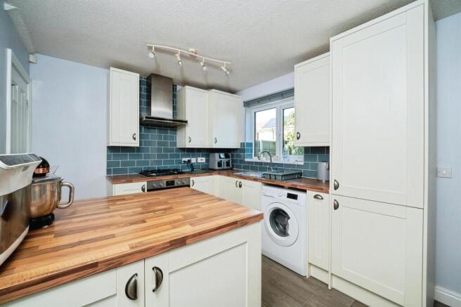 3 bed Semi-Detached for sale Image 5
