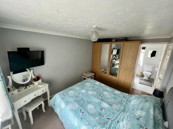Bed 1.jpg